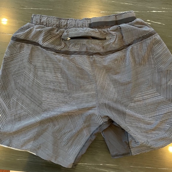 Men’s Lululemon Linerless 7” Short - Picture 3 of 8